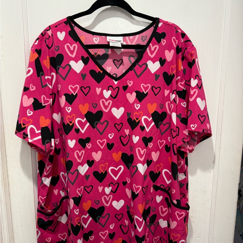 Scrubstar Heart Print Tee - Pink and Black
